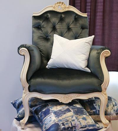 rococo-style-armchair-fabric-cushion