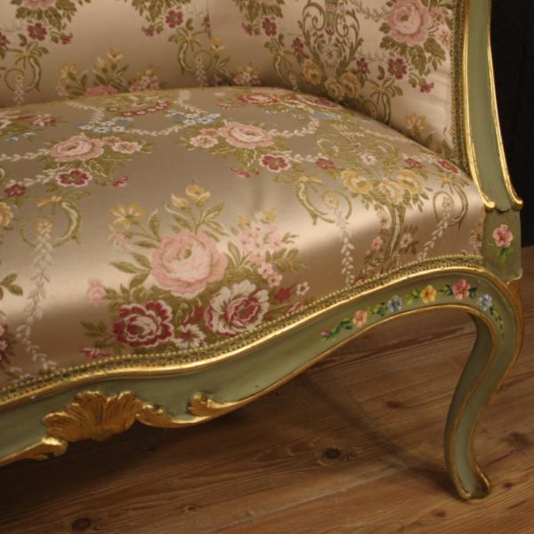 vintage floral sofa-Corner Details