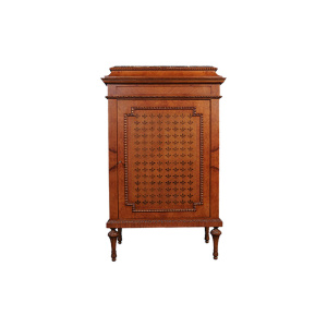 French Marquetry Chest with Natural Veneer Inlay